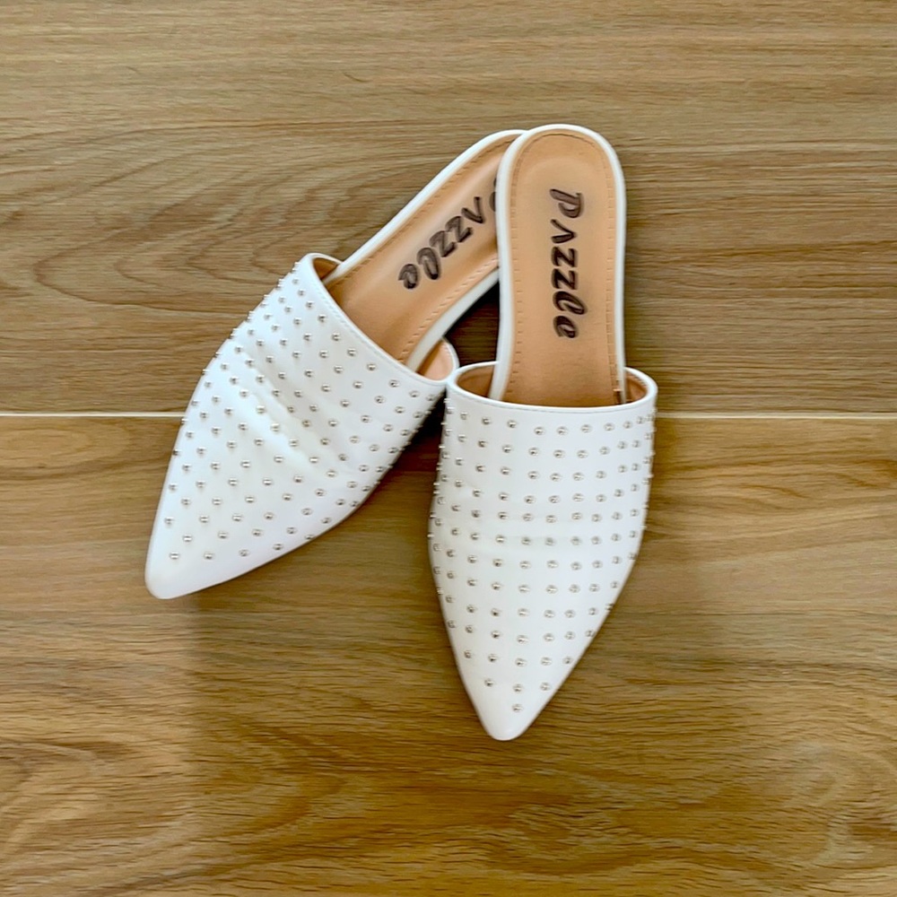 Studded Pointed toe slides